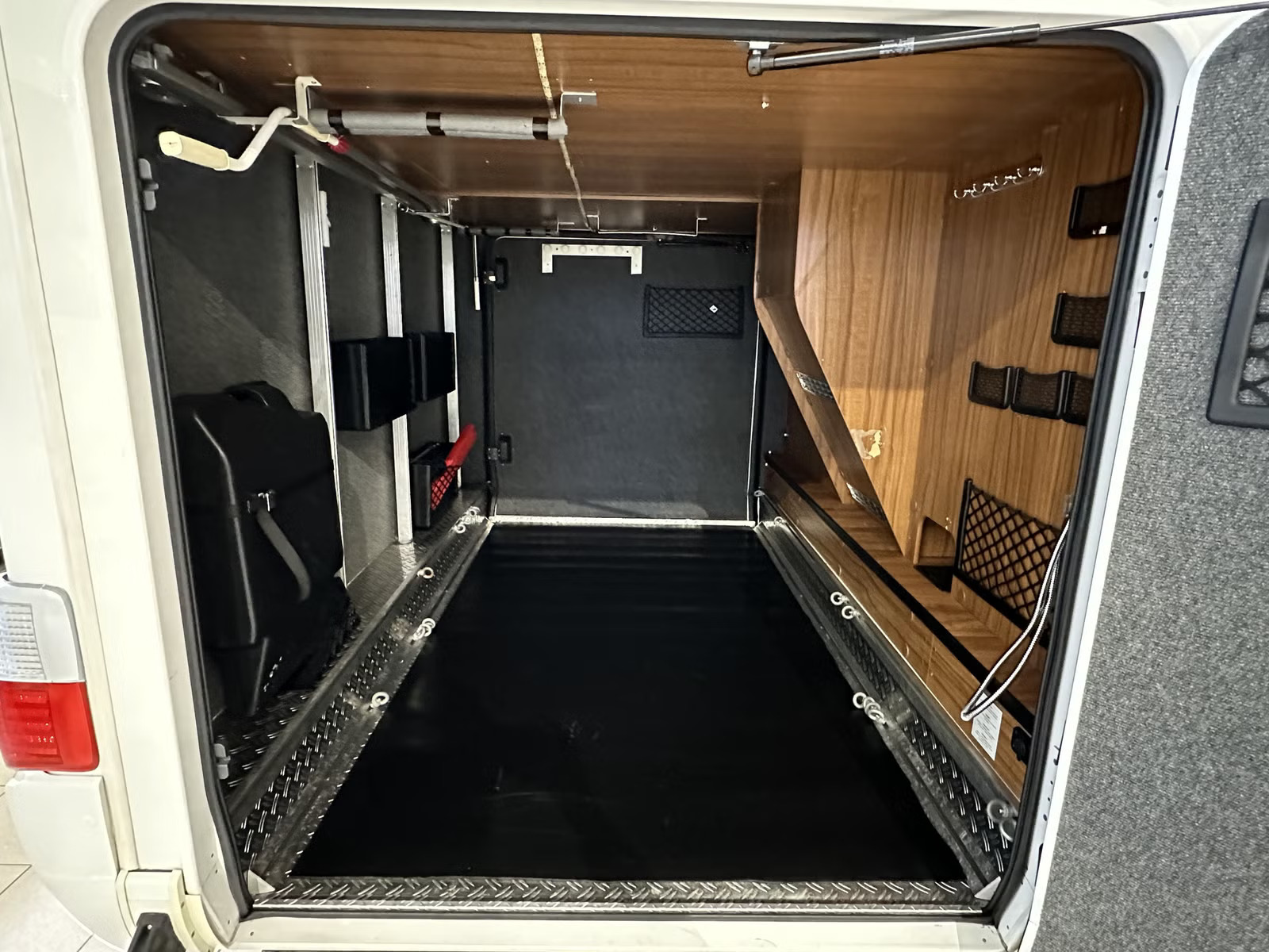 HYMER B 678 EXPERIENCE - LITS JUMEAUX CONVERTIBLES - 4 COUCHAGES - Image 7