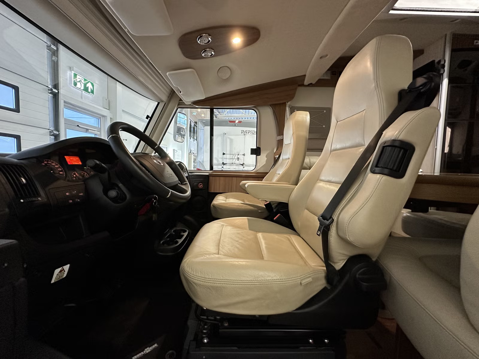 HYMER B 678 EXPERIENCE - LITS JUMEAUX CONVERTIBLES - 4 COUCHAGES - Image 9