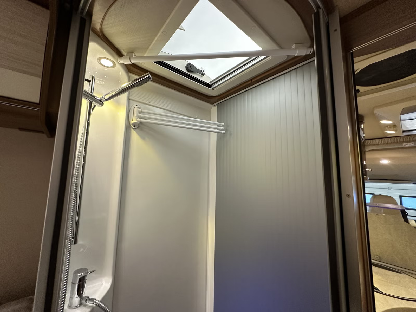 HYMER B 678 EXPERIENCE - LITS JUMEAUX CONVERTIBLES - 4 COUCHAGES - Image 19