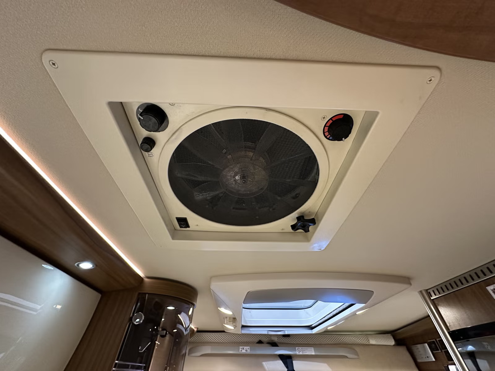 HYMER B 678 EXPERIENCE - LITS JUMEAUX CONVERTIBLES - 4 COUCHAGES - Image 23