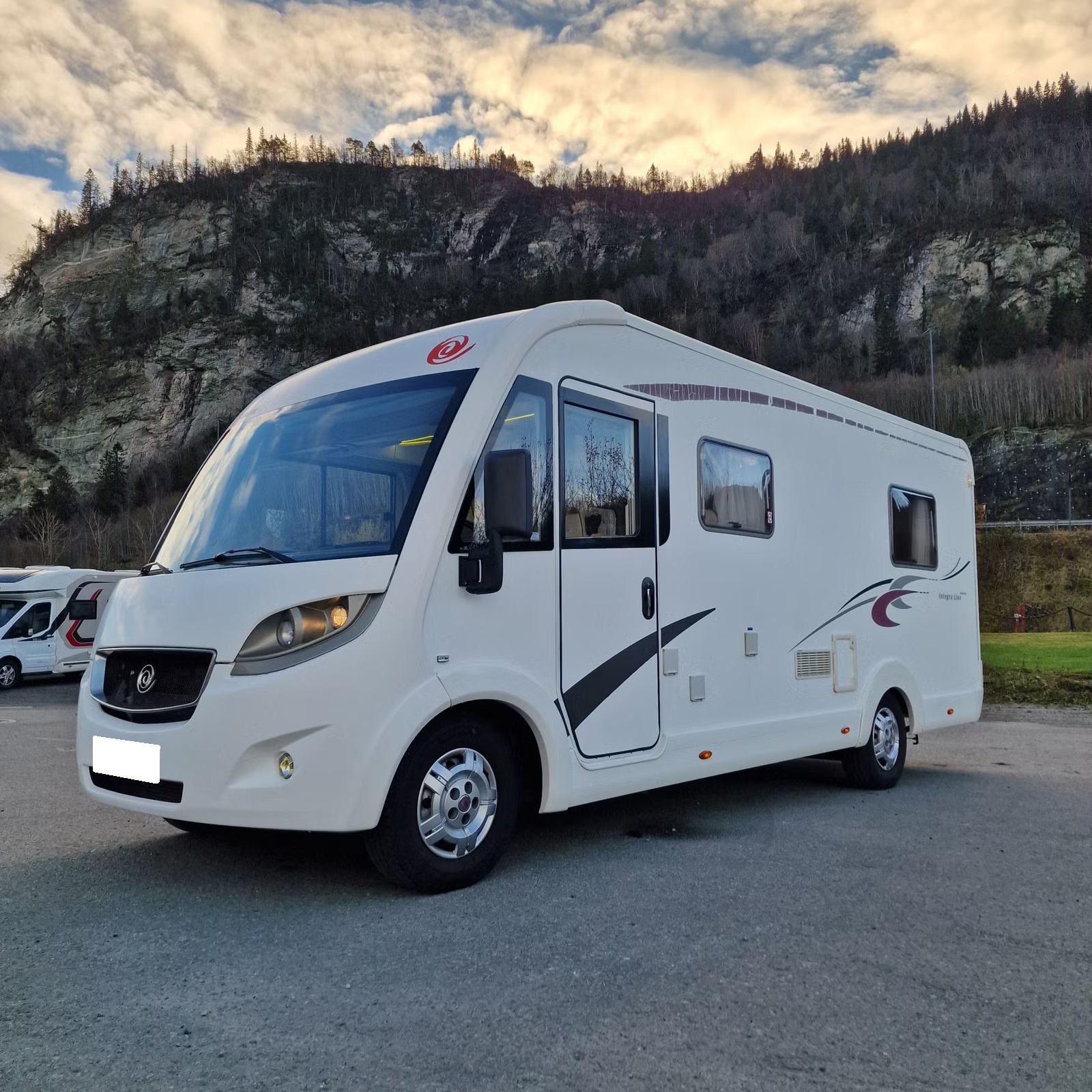 EURA MOBIL INTEGRA LINE IL 680 QB - LIT CENTRAL - 4 COUCHAGES