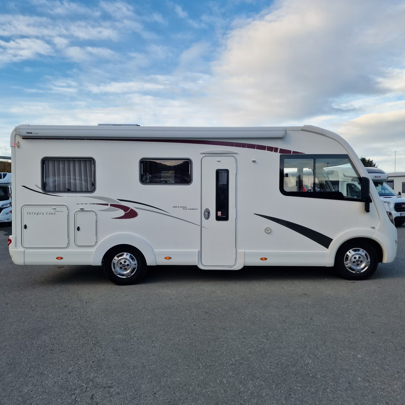 EURA MOBIL INTEGRA LINE IL 680 QB - LIT CENTRAL - 4 COUCHAGES - Image 2