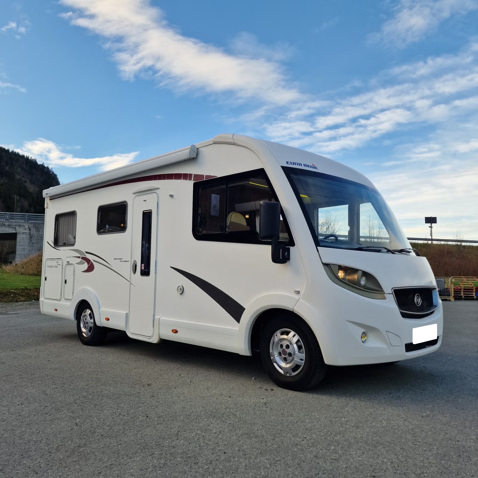 EURA MOBIL INTEGRA LINE IL 680 QB - LIT CENTRAL - 4 COUCHAGES - Image 4