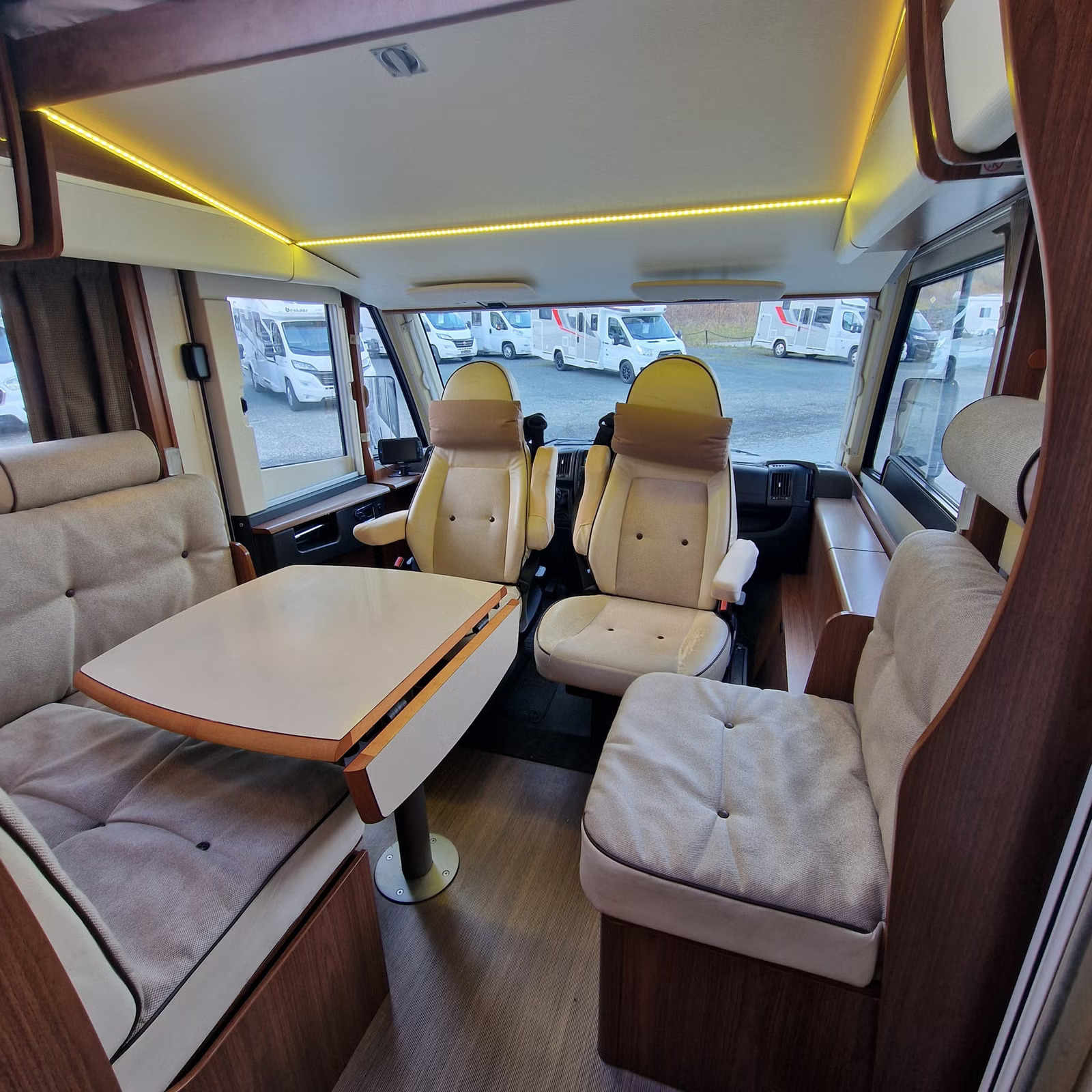 EURA MOBIL INTEGRA LINE IL 680 QB - LIT CENTRAL - 4 COUCHAGES - Image 13