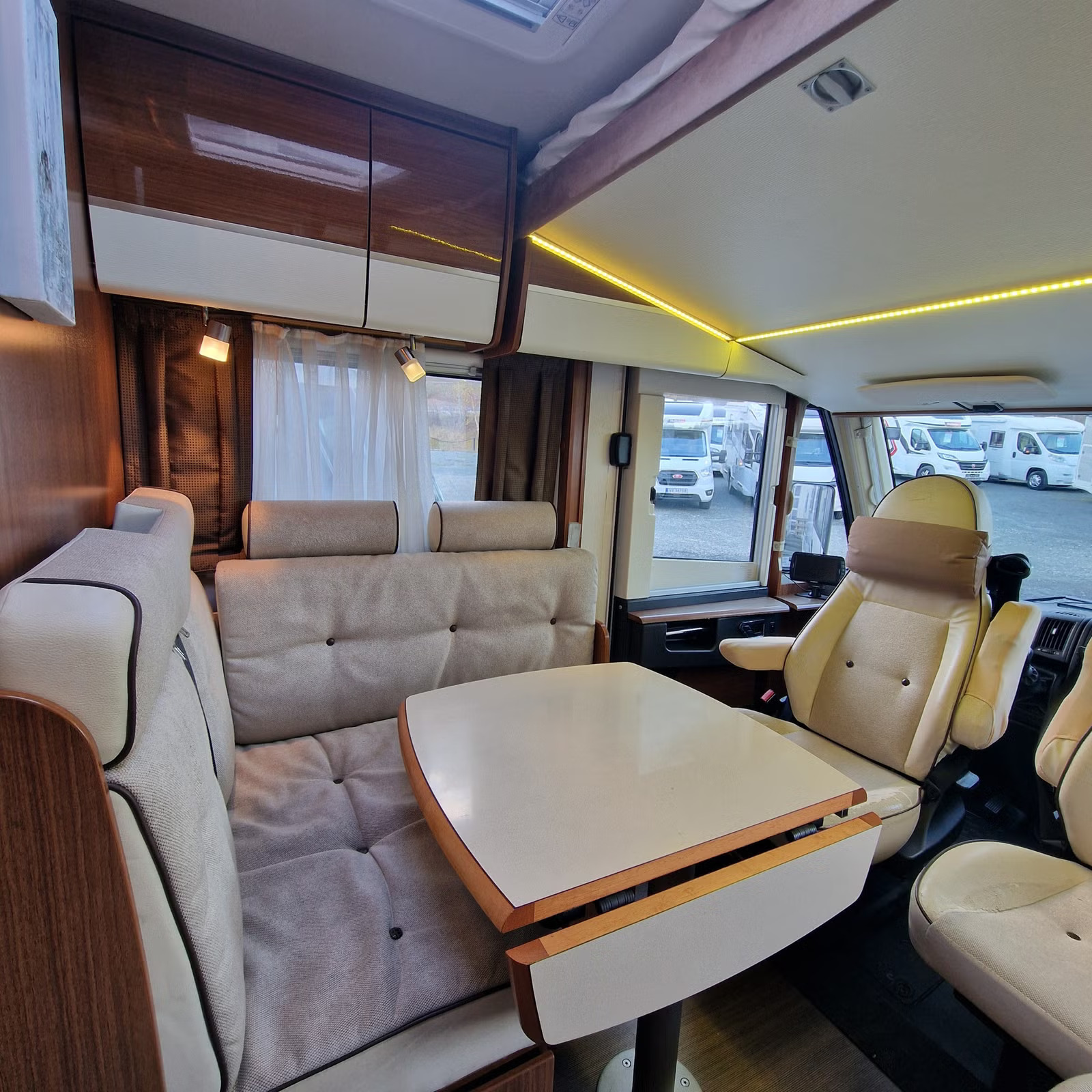 EURA MOBIL INTEGRA LINE IL 680 QB - LIT CENTRAL - 4 COUCHAGES - Image 14