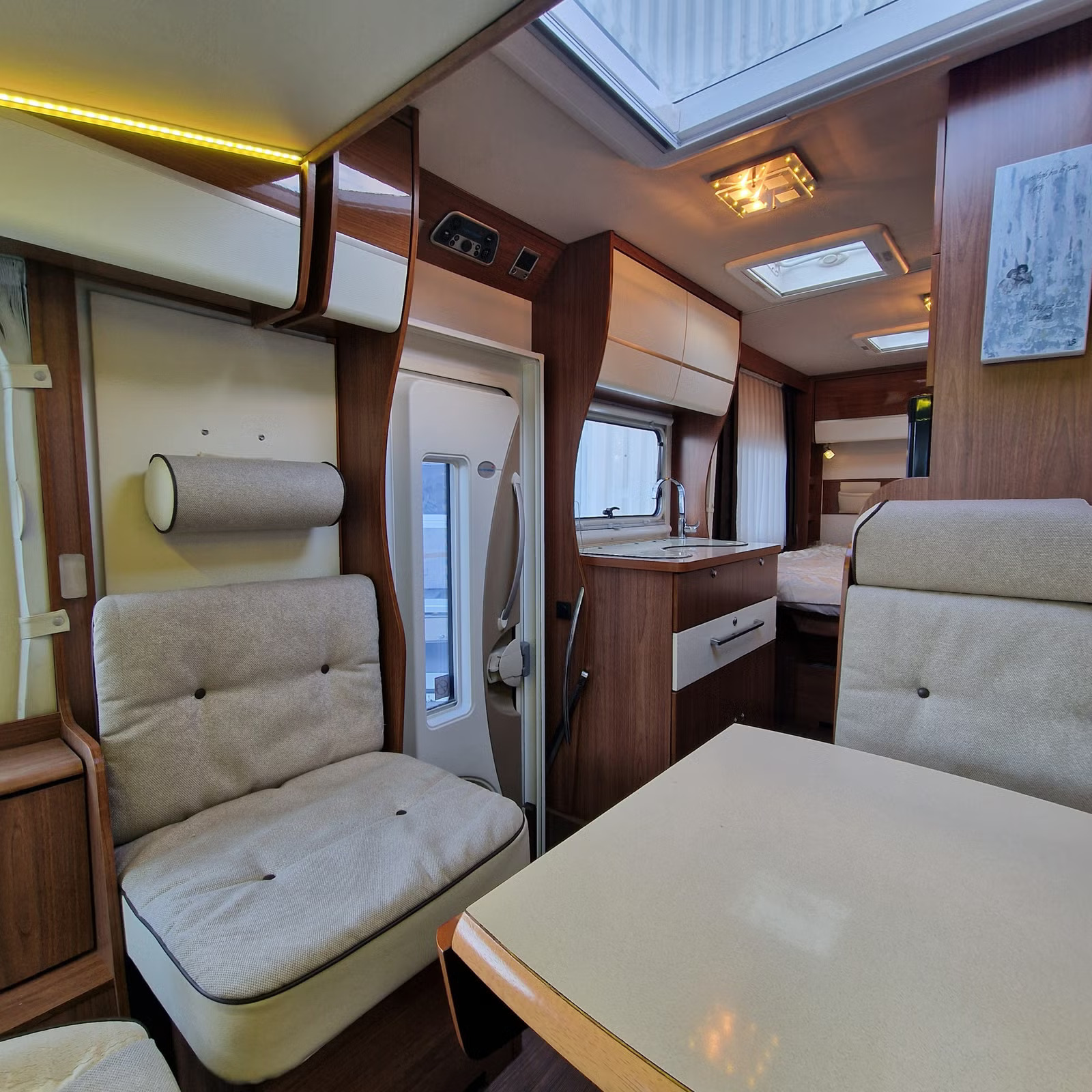 EURA MOBIL INTEGRA LINE IL 680 QB - LIT CENTRAL - 4 COUCHAGES - Image 15