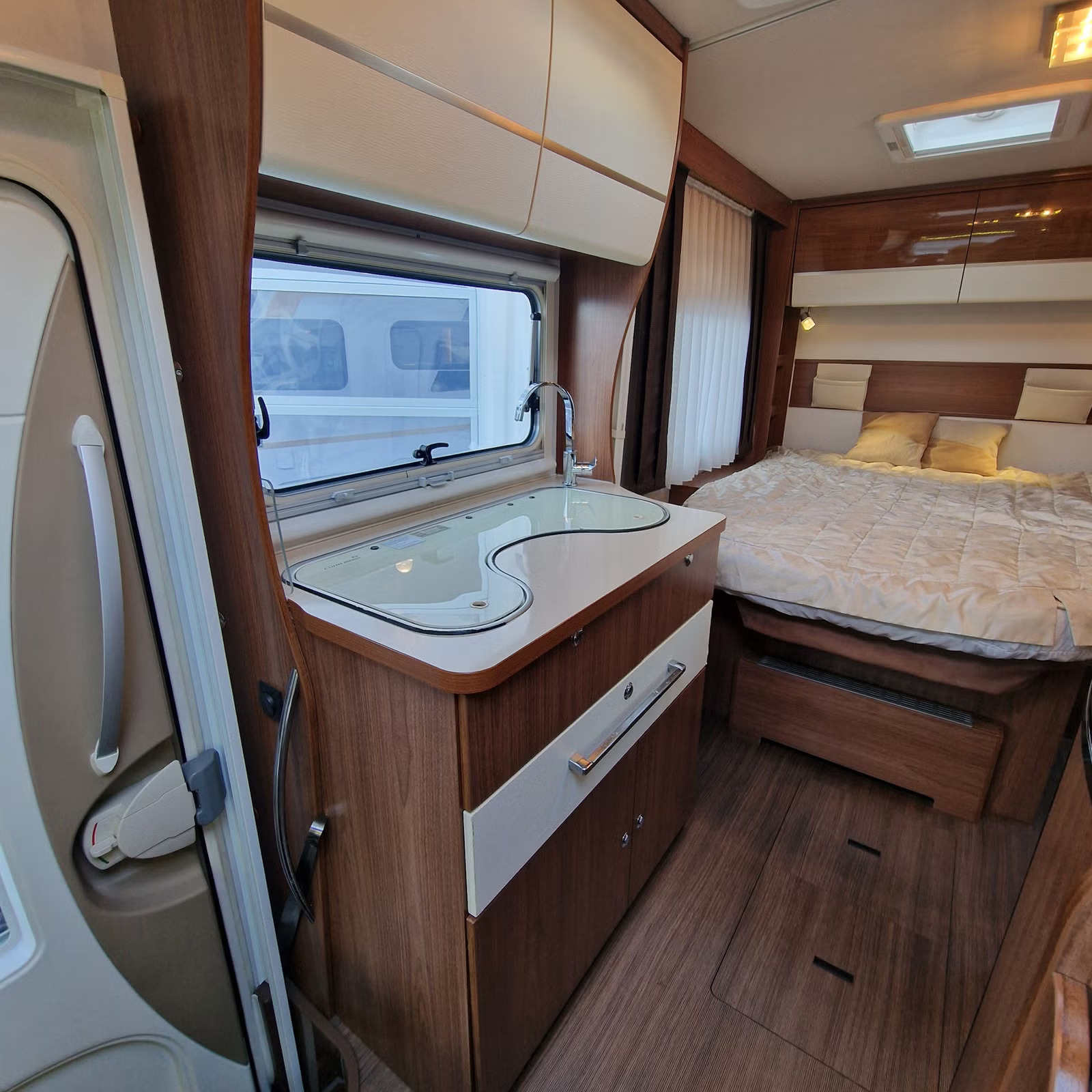 EURA MOBIL INTEGRA LINE IL 680 QB - LIT CENTRAL - 4 COUCHAGES - Image 17