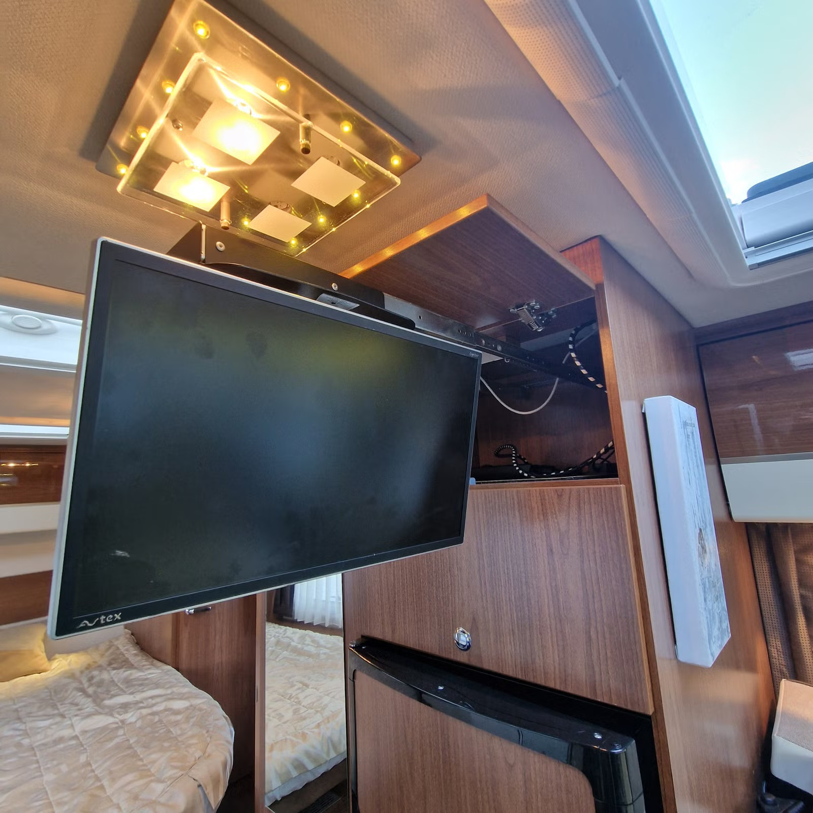 EURA MOBIL INTEGRA LINE IL 680 QB - LIT CENTRAL - 4 COUCHAGES - Image 22