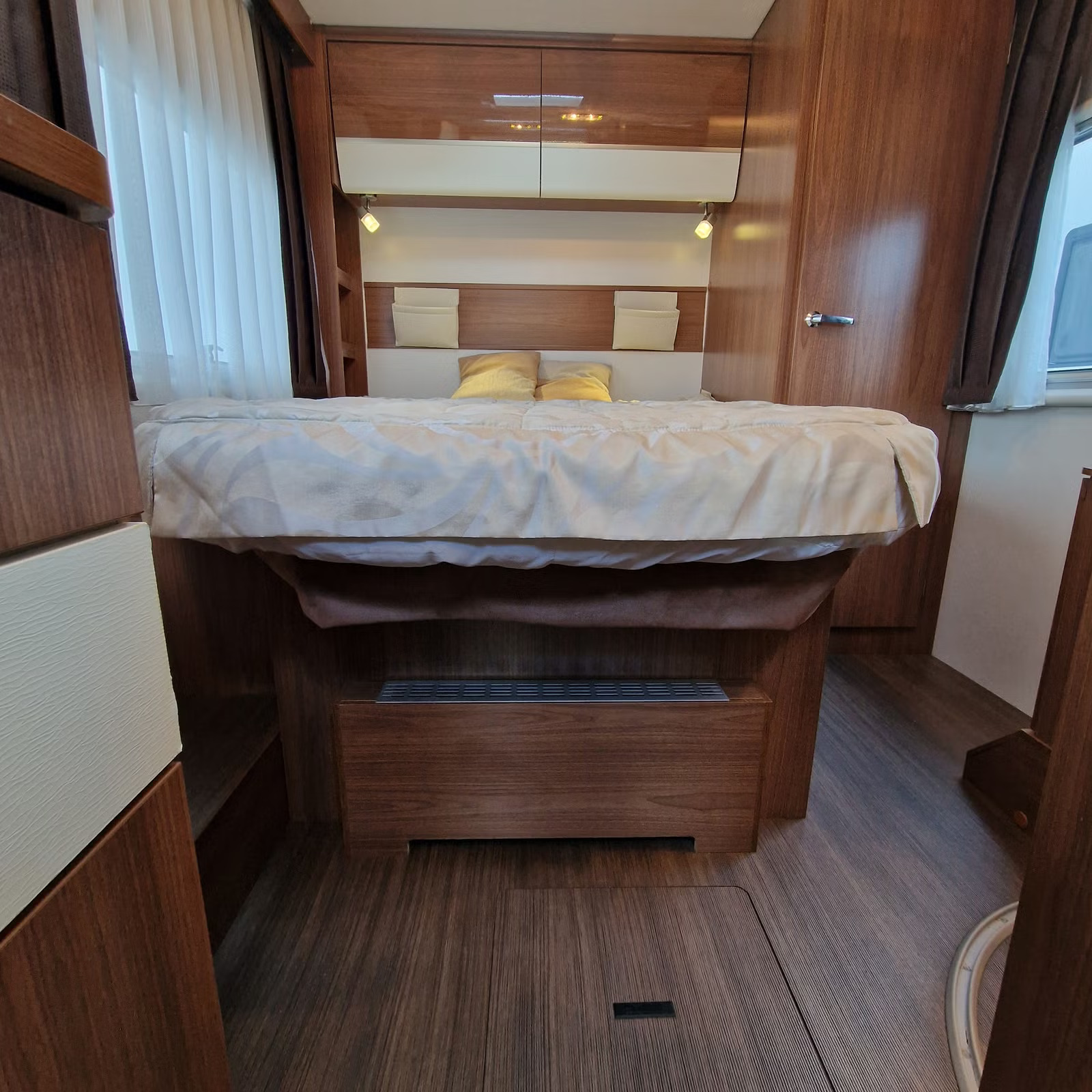 EURA MOBIL INTEGRA LINE IL 680 QB - LIT CENTRAL - 4 COUCHAGES - Image 27