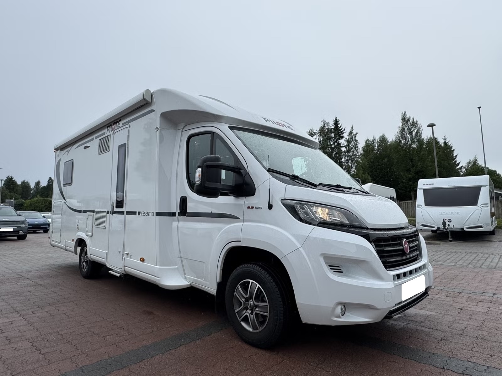 PILOTE P740 ESSENTIEL - LIT CENTRAL - 4 COUCHAGES