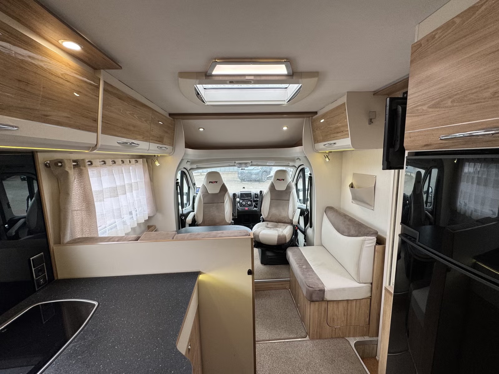 PILOTE P740 ESSENTIEL - LIT CENTRAL - 4 COUCHAGES - Image 15